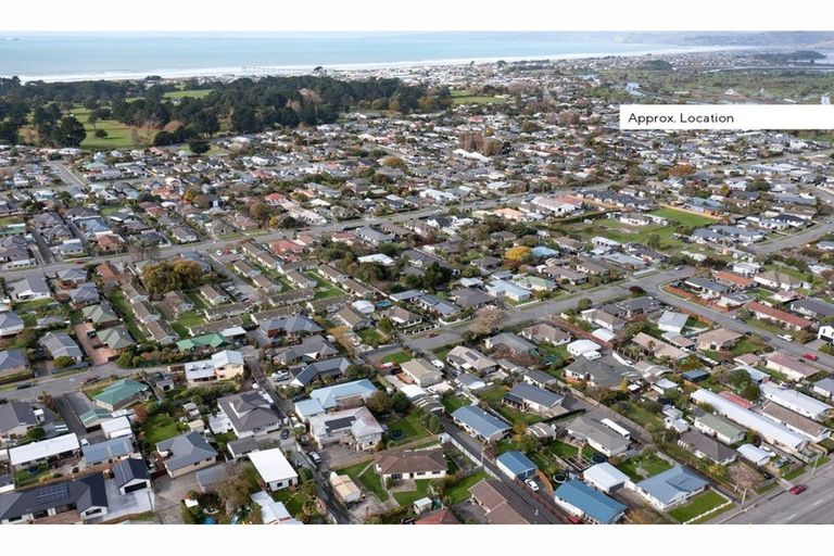 Photo of property in 142 Bower Avenue, New Brighton, Christchurch, 8083