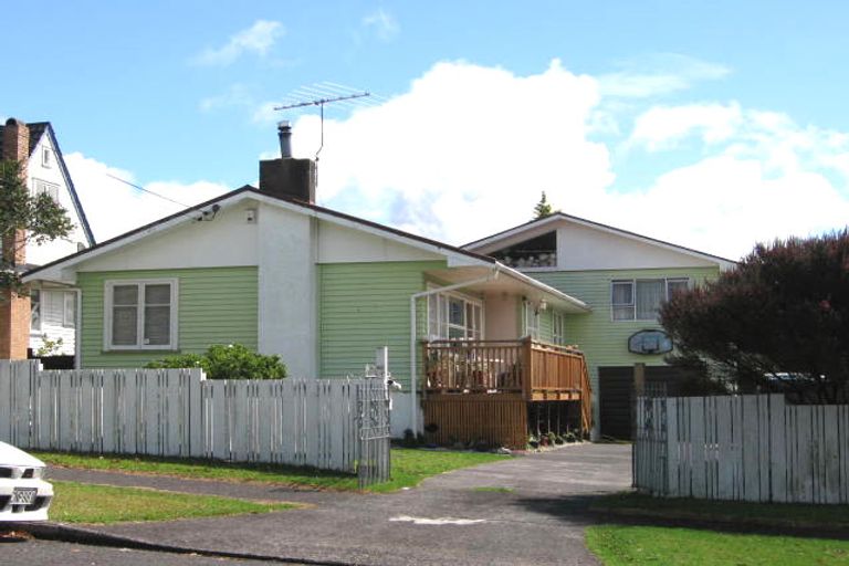 Photo of property in 66 Tirimoana Road, Te Atatu South, Auckland, 0602