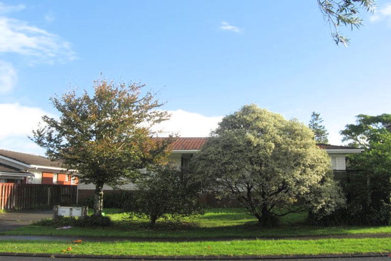 Photo of property in 23 Archmillen Avenue, Pakuranga Heights, Auckland, 2010