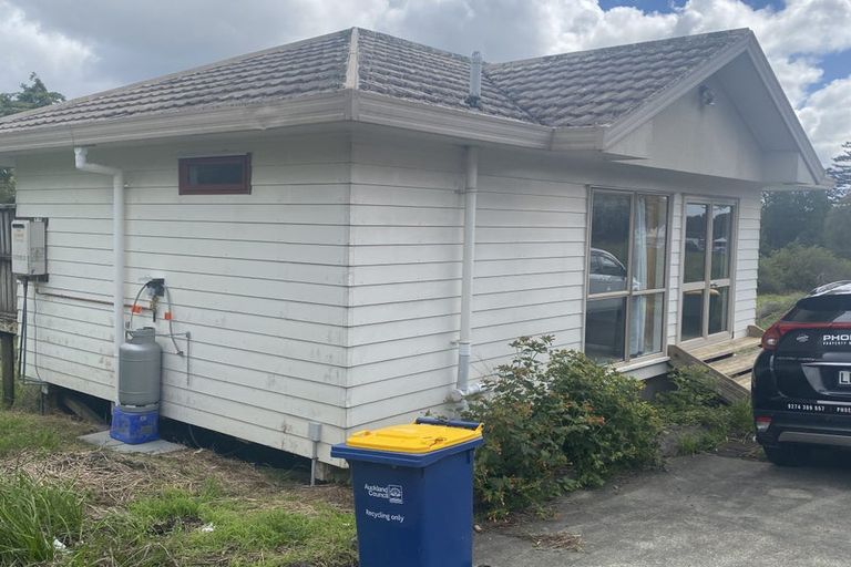 Photo of property in 109-111 Parrs Cross Road, Glen Eden, Auckland, 0612