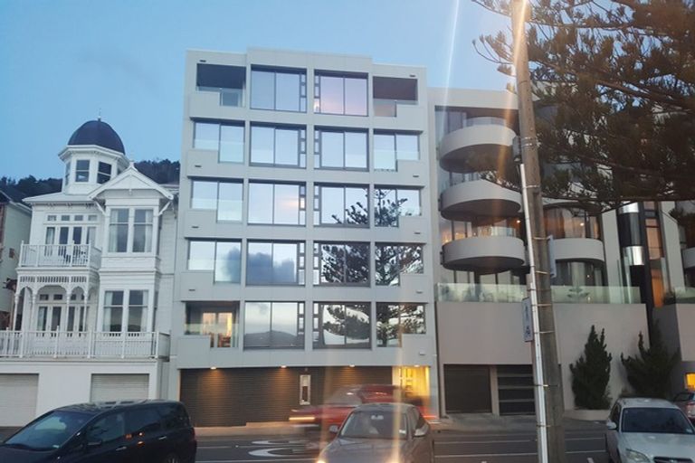Photo of property in 4/318 Oriental Parade, Oriental Bay, Wellington, 6011