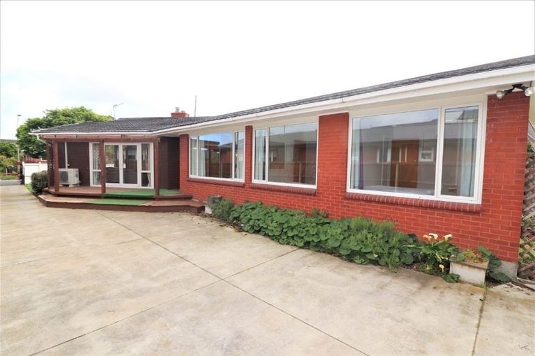 Photo of property in 15 Newbridge Place, Ilam, Christchurch, 8041