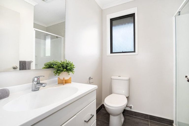 Photo of property in 1 Cirrus Close, Newlands, Wellington, 6037