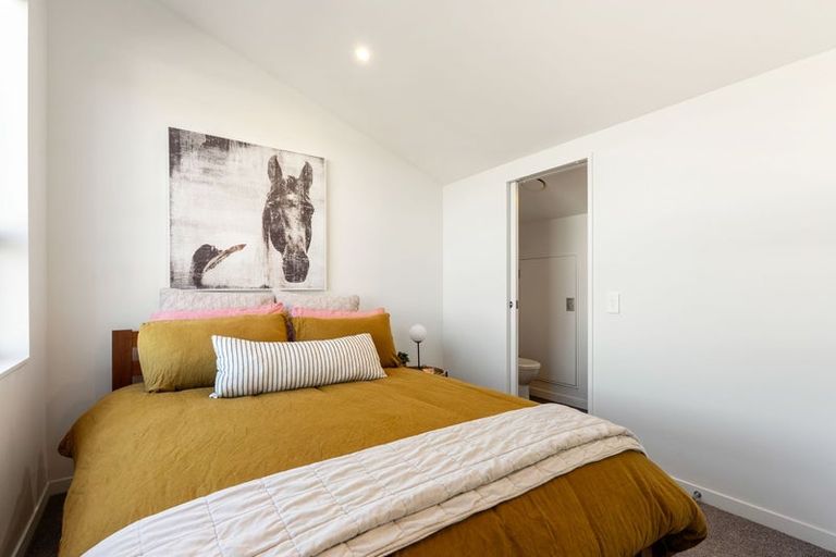 Photo of property in 2/2 Stone Street, Miramar, Wellington, 6022