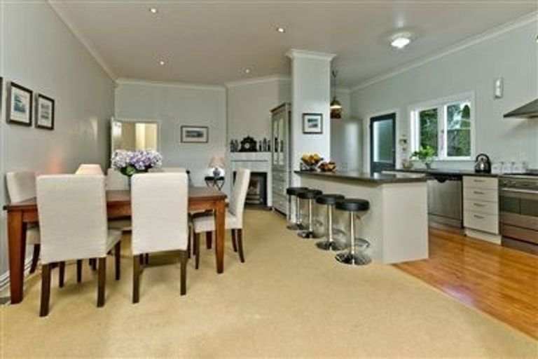 Photo of property in 13 Eastvale Close, Greenhithe, Auckland, 0632