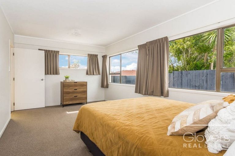 Photo of property in 4/13 Northall Road, New Lynn, Auckland, 0600