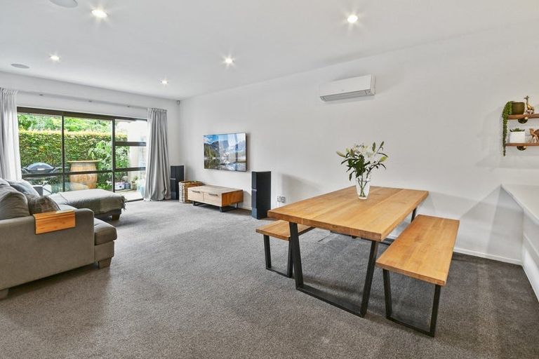 Photo of property in 25 Popokatea Drive, Takanini, 2112