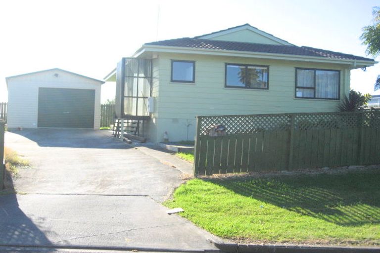 Photo of property in 6 Celmisia Place, Weymouth, Auckland, 2103