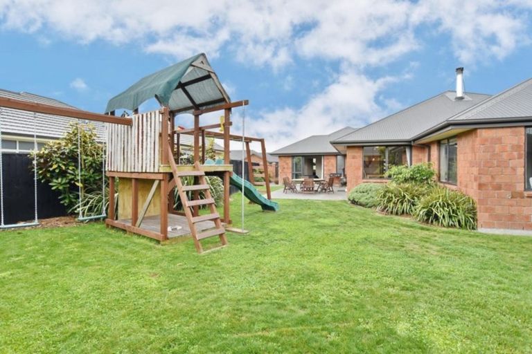 Photo of property in 22 Hawthorn Mews, Rangiora, 7400