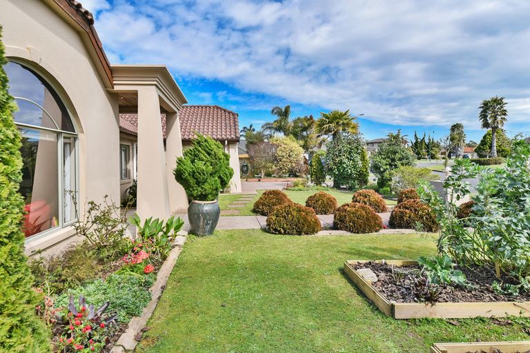 Photo of property in 12 Crannog Fen, Wattle Downs, Auckland, 2103