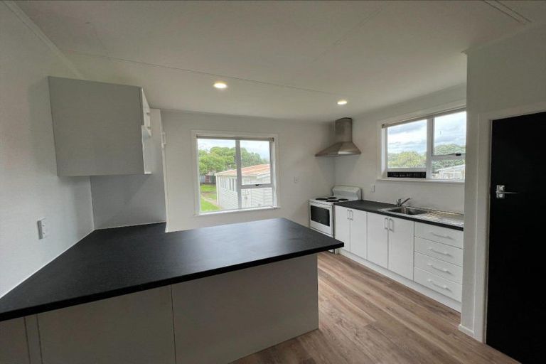 Photo of property in 106 Karaka Street, Castlecliff, Whanganui, 4501