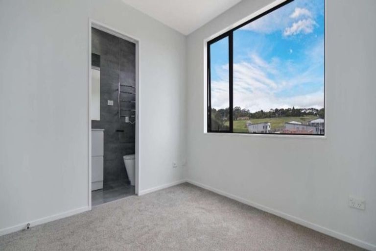 Photo of property in 8b Poruru Close, Papakura, 2110