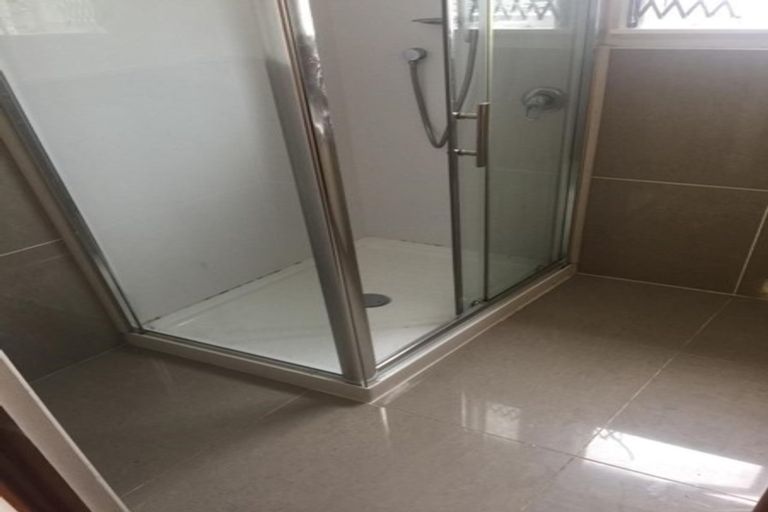 Photo of property in 19 Woodvale Road, Glen Eden, Auckland, 0602