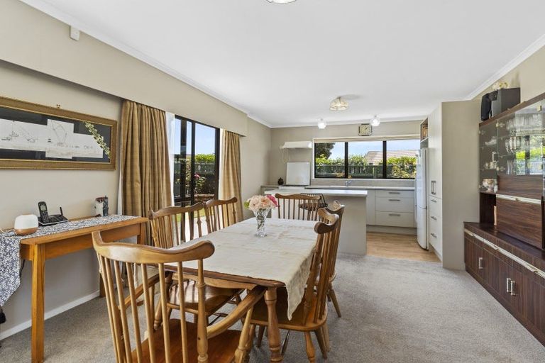 Photo of property in 32 Langdale Avenue, Paraparaumu, 5032