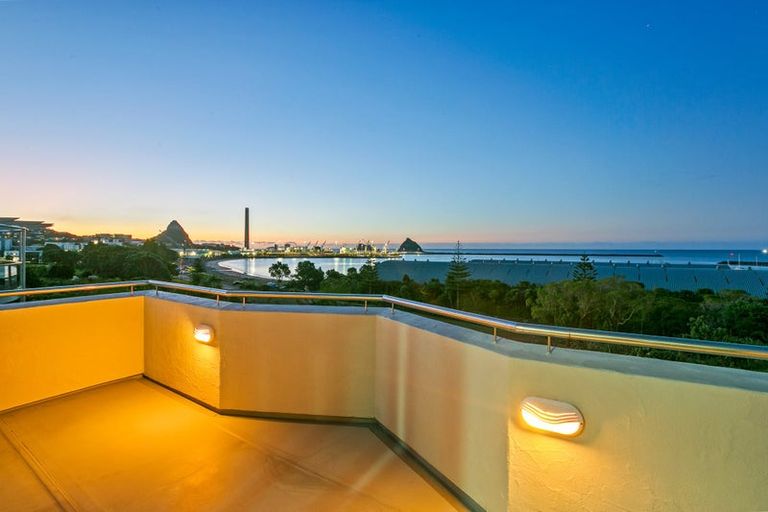 Photo of property in 46 Whiteley Street, Moturoa, New Plymouth, 4310