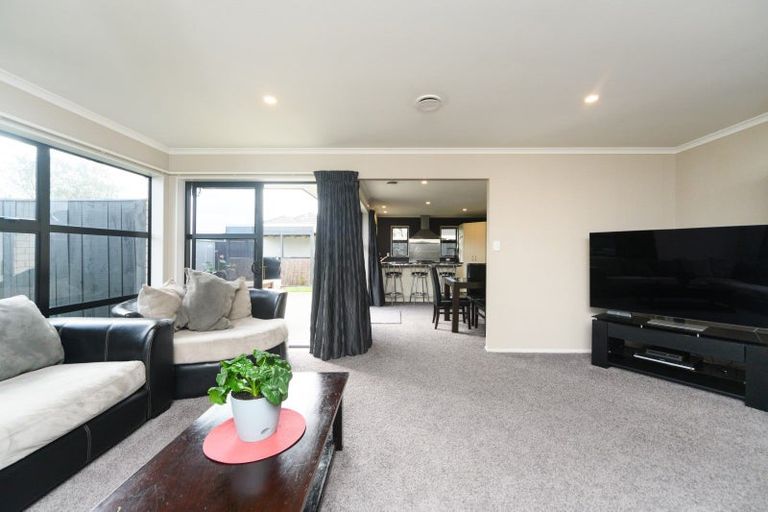 Photo of property in 6 Nevada Way, Kelvin Grove, Palmerston North, 4414