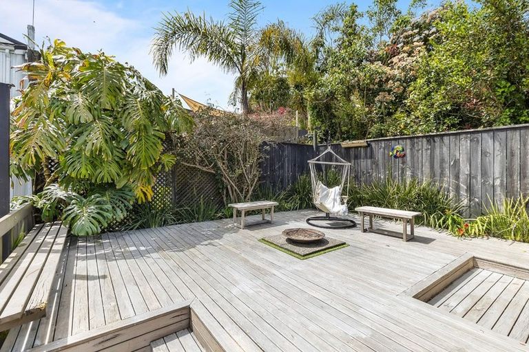 Photo of property in 1/283 East Coast Road, Mairangi Bay, Auckland, 0630