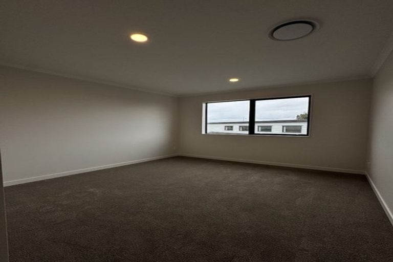 Photo of property in 3 Kikorangi Drive, Wainui, Silverdale, 0992