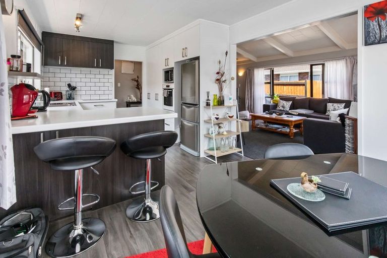 Photo of property in 20 Tawavale Street, Pukehangi, Rotorua, 3015