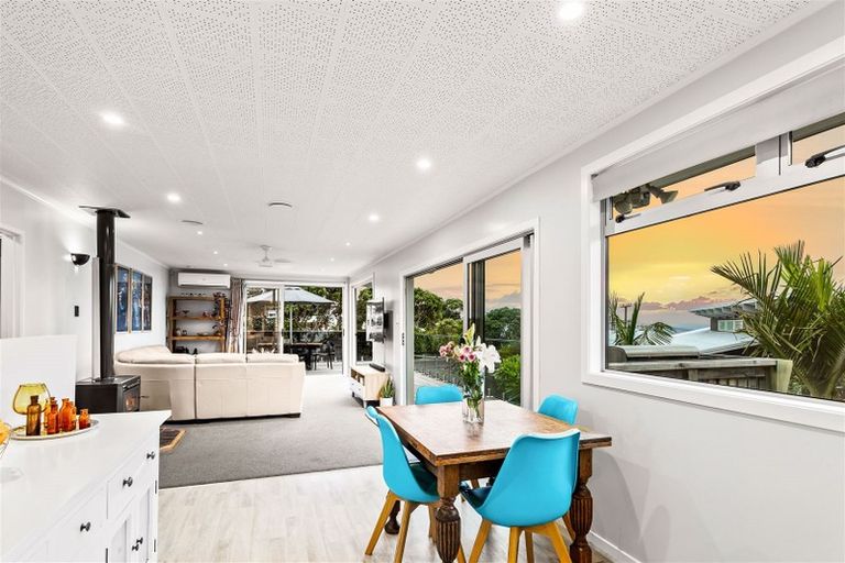 Photo of property in 84 Waitea Road, Muriwai, Waimauku, 0881