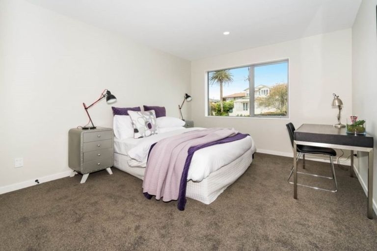 Photo of property in 19 Rangitoto Terrace, Milford, Auckland, 0620