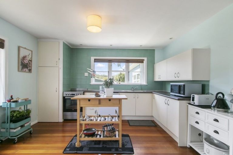 Photo of property in 118 Wainuiomata Road, Wainuiomata, Lower Hutt, 5014