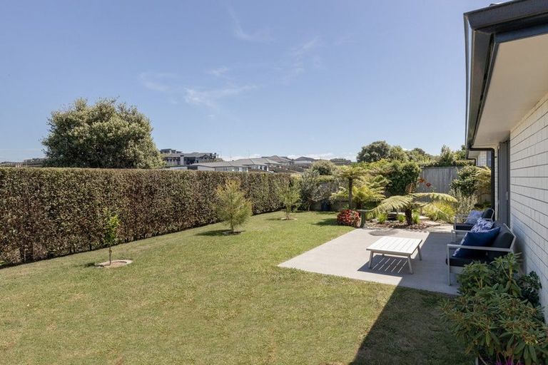 Photo of property in Waterview Estate, 11/4 Greystone Place, Omokoroa, 3114