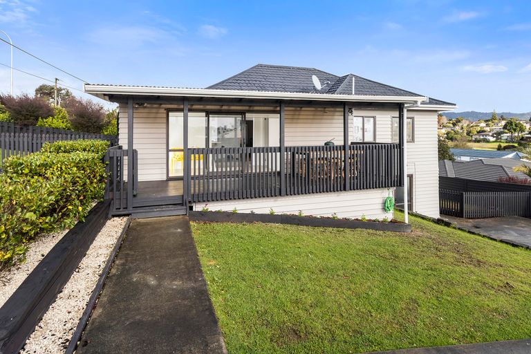 Photo of property in 71 Rosier Road, Glen Eden, Auckland, 0602