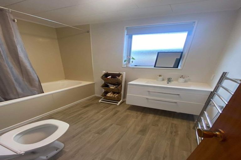 Photo of property in 2/13 William Booth Grove, Trentham, Upper Hutt, 5018