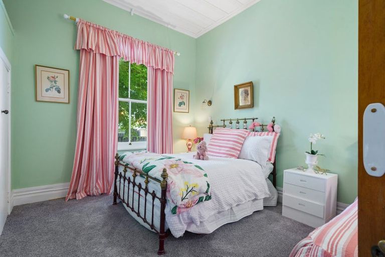 Photo of property in 147 Victoria Street, Cambridge, 3434