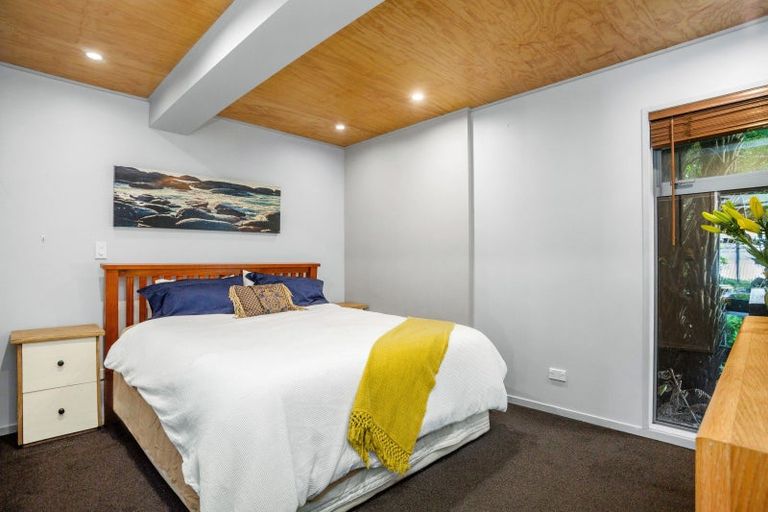 Photo of property in 3a Whiorau Grove, Lowry Bay, Lower Hutt, 5013