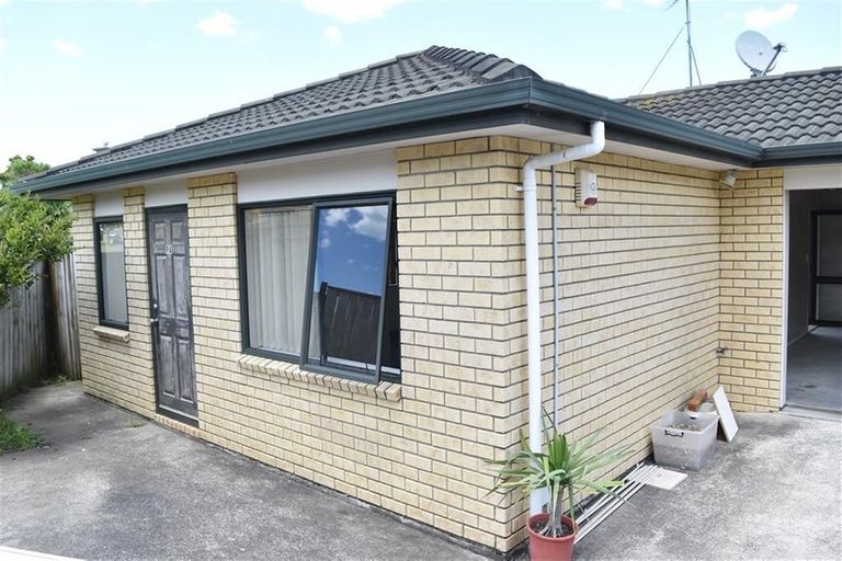 Photo of property in 9 Ballintra Close, Pinehill, Auckland, 0632