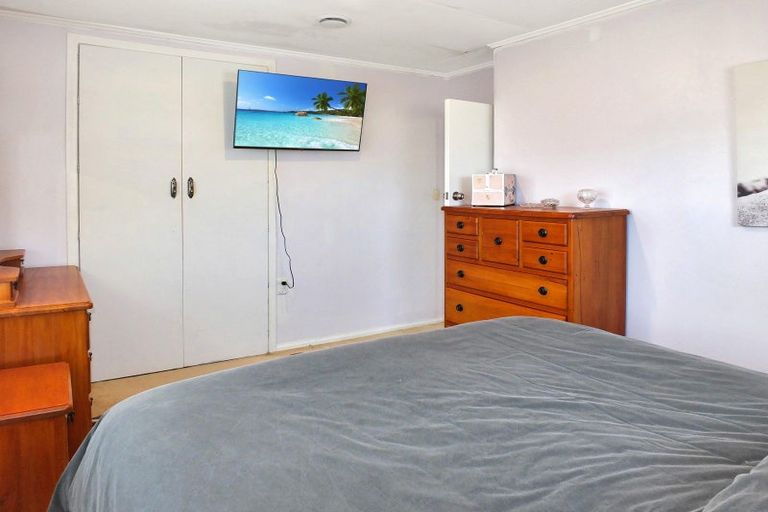 Photo of property in 16 Mark Perreau Place, Foxton, 4814