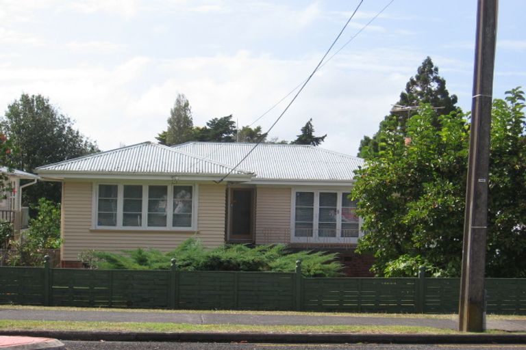 Photo of property in 37 St Leonards Road, Kelston, Auckland, 0602
