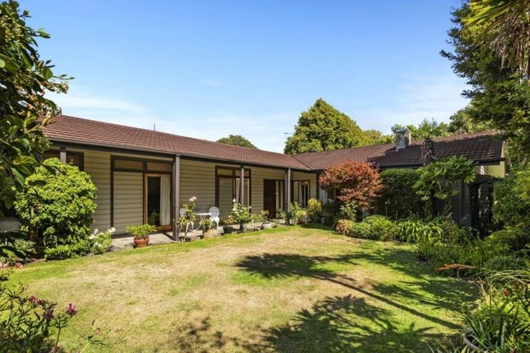 Photo of property in 2 Golf Road, Heretaunga, Upper Hutt, 5018