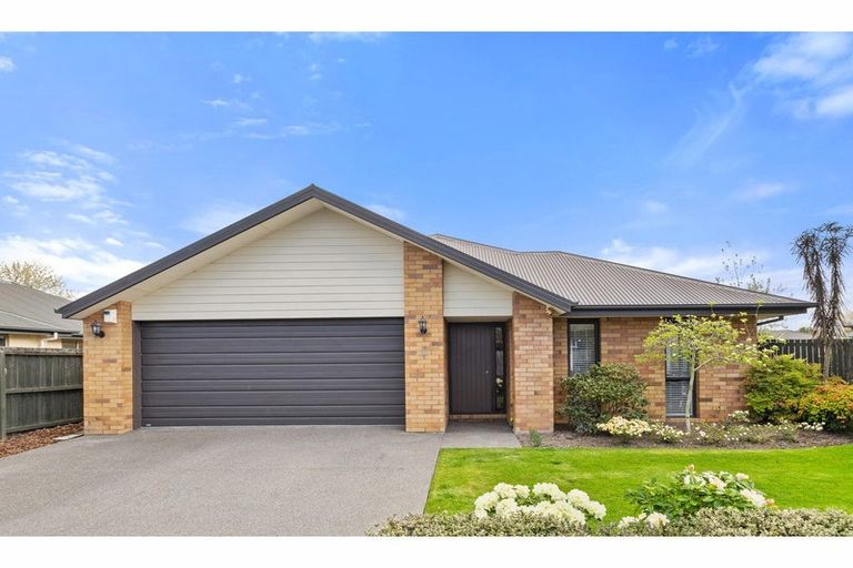 Photo of property in 30 Coolspring Way, Redwood, Christchurch, 8051