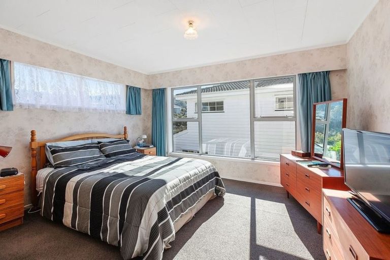 Photo of property in 9 Mckeefry Grove, Tawa, Wellington, 5028