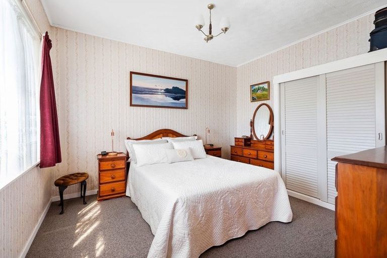 Photo of property in 61 Tauhinu Road, Miramar, Wellington, 6022