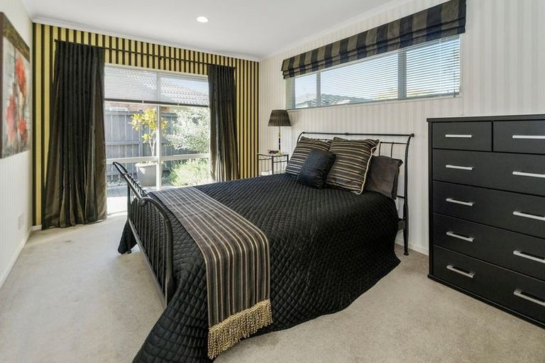 Photo of property in 44 Aberdeen Crescent, Wattle Downs, Auckland, 2103