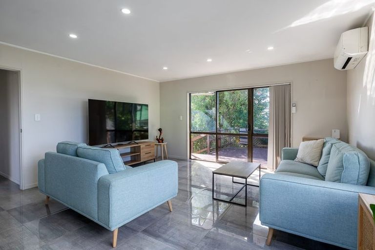 Photo of property in 1/13 Martin Place, Kelston, Auckland, 0602