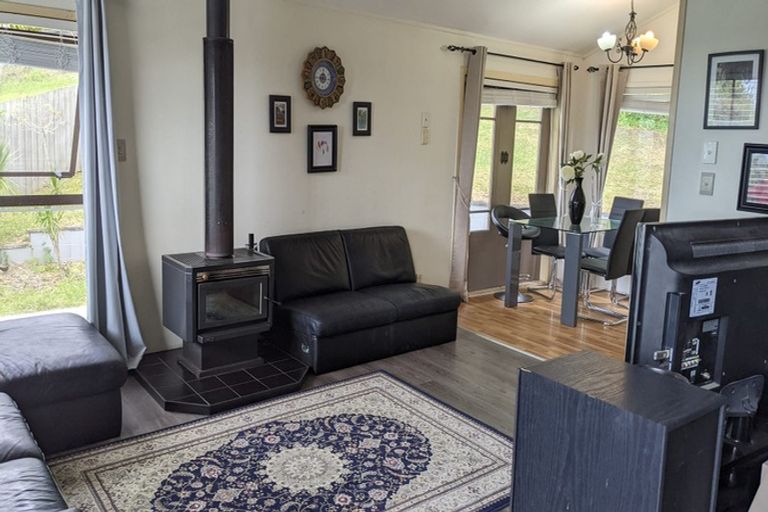 Photo of property in 2/74 Ayton Drive, Totara Vale, Auckland, 0629