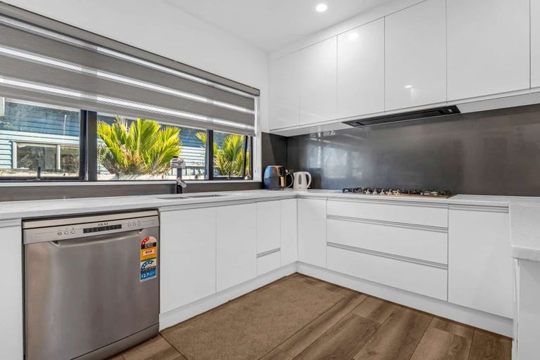 Photo of property in 43b Springs Road, Parakai, 0830