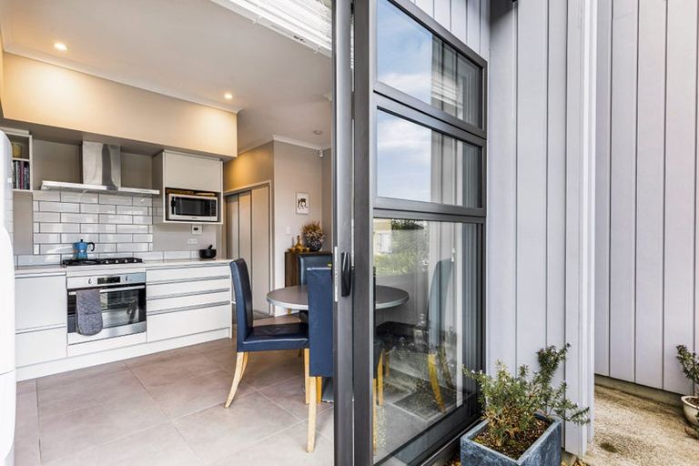 Photo of property in 11 Wai Place, Westgate, Auckland, 0614