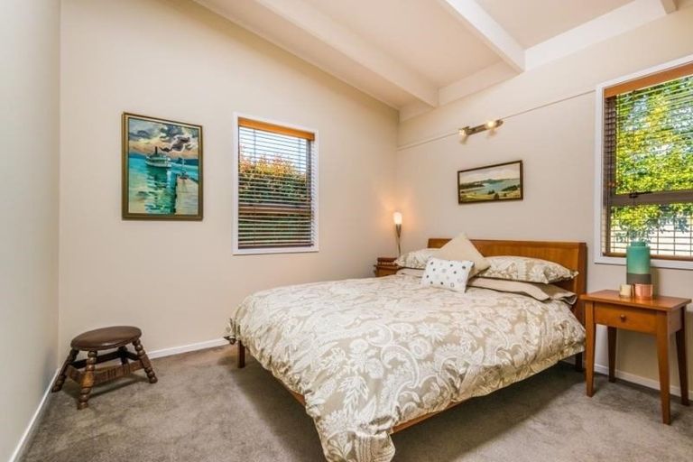 Photo of property in 2/52 Norwood Road, Bayswater, Auckland, 0622