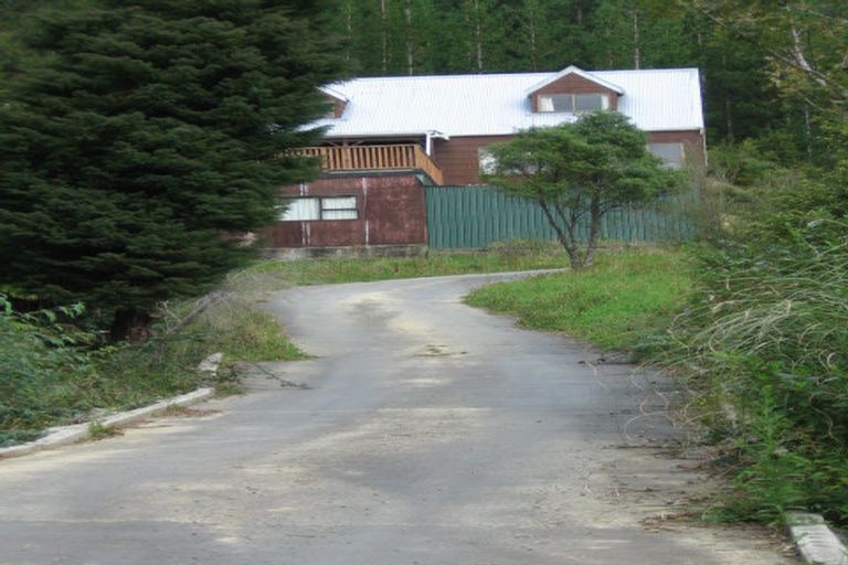 Photo of property in 173 Pinehaven Road, Pinehaven, Upper Hutt, 5019