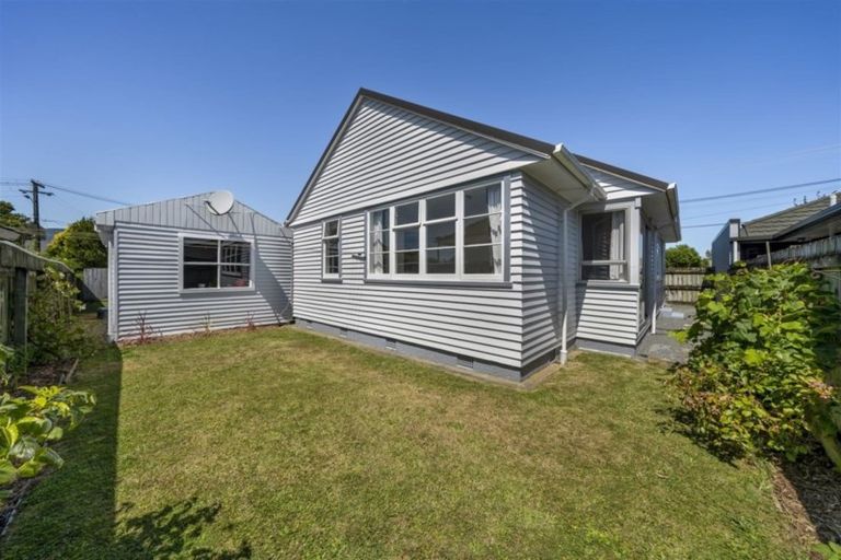 Photo of property in 2 Robertson Street, Elderslea, Upper Hutt, 5018