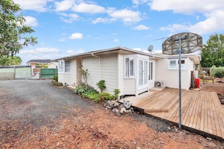 Photo of property in 52 Awaroa Road, Helensville, 0800