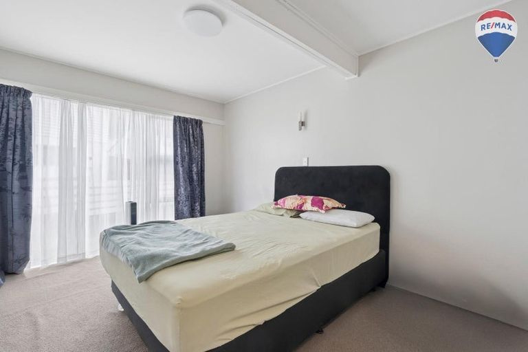 Photo of property in 39 Thurleigh Grove, Karori, Wellington, 6012