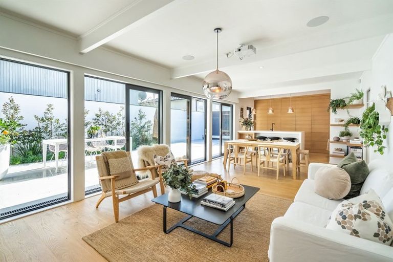 Photo of property in 1/246 Lake Road, Hauraki, Auckland, 0622