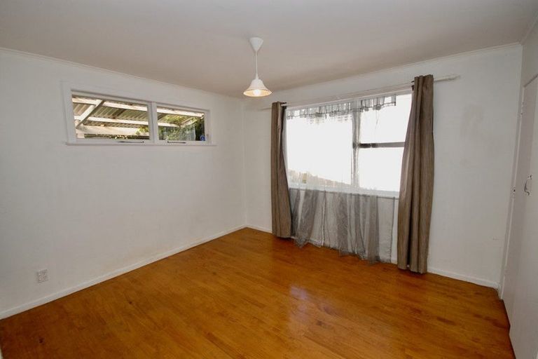 Photo of property in 64 Selwyn Crescent, Forrest Hill, Auckland, 0620